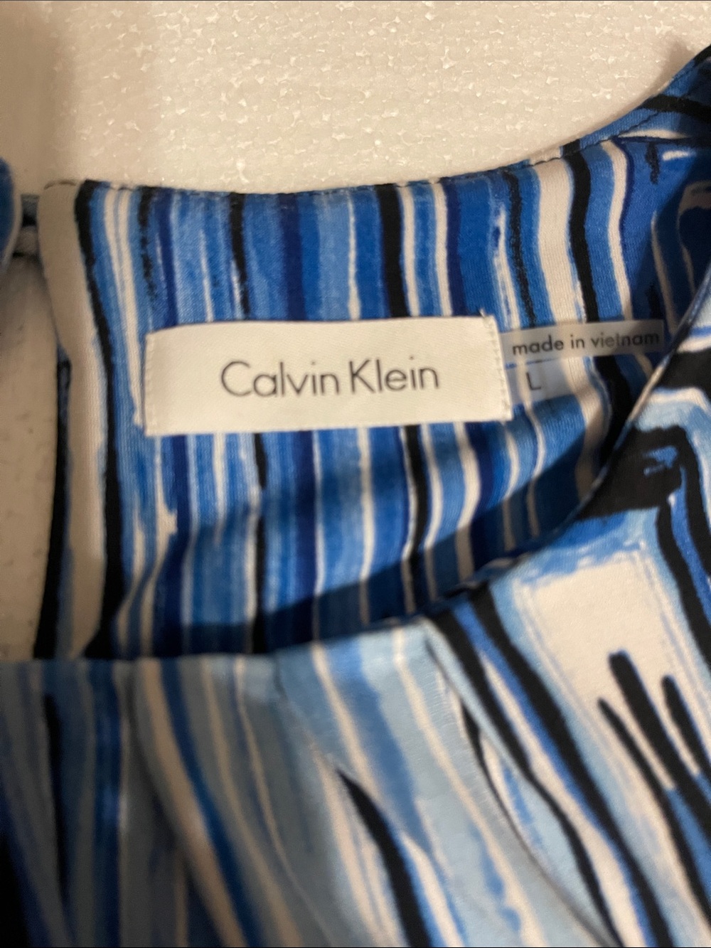 Calvin Klein Blue & White Geometric Sleeveless Blouse Size L XL - Picture 2 of 9